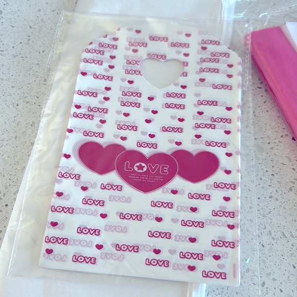 25 pcs Small Heart Love Loot Bags Favor Bags Treat Bags 4.80" x 5.7" in. - Picture 14 of 14